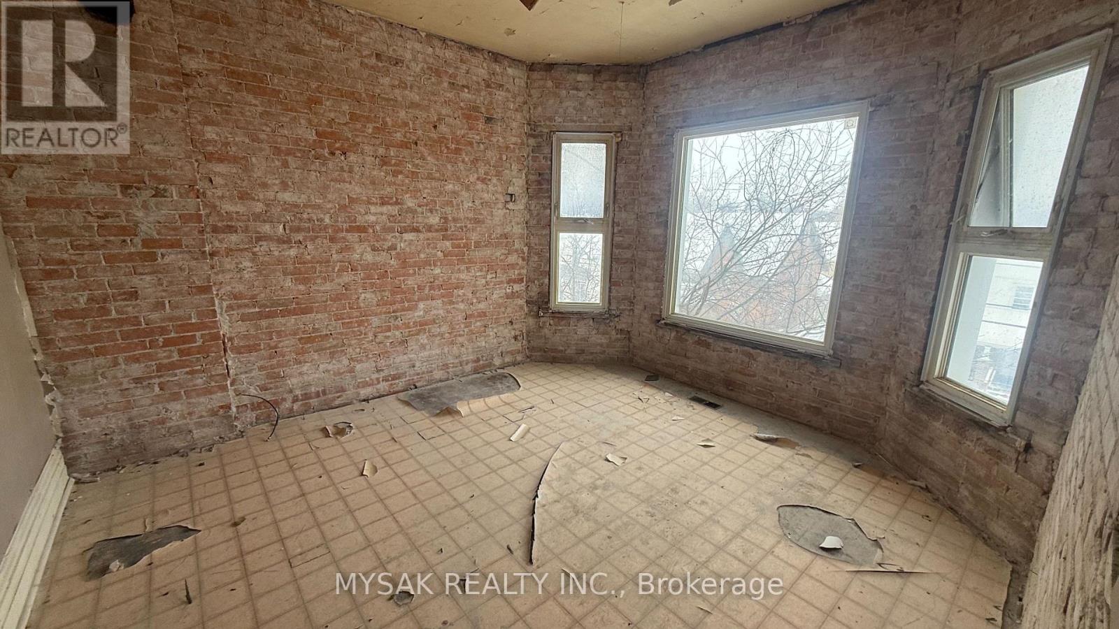 514-516 Aylmer Street N, Peterborough (Town Ward 3), Ontario  K9H 3W5 - Photo 12 - X12687340