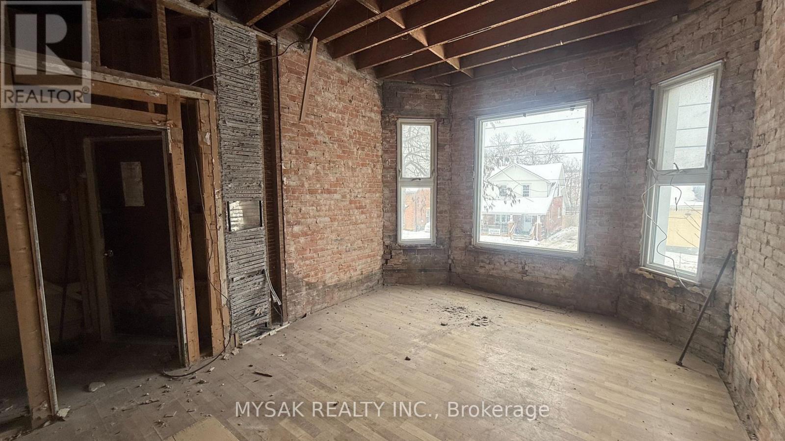 514-516 Aylmer Street N, Peterborough (Town Ward 3), Ontario  K9H 3W5 - Photo 5 - X12687340