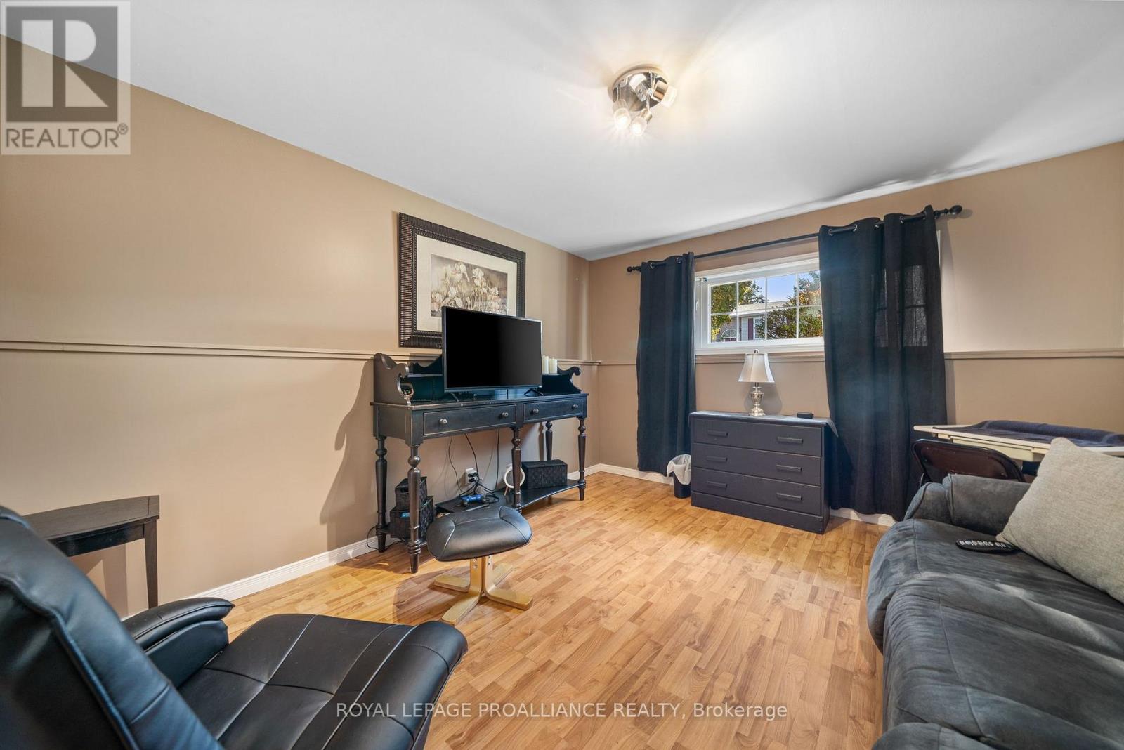 25 Faraday Gardens, Belleville, Ontario  K8P 5J5 - Photo 27 - X12687414