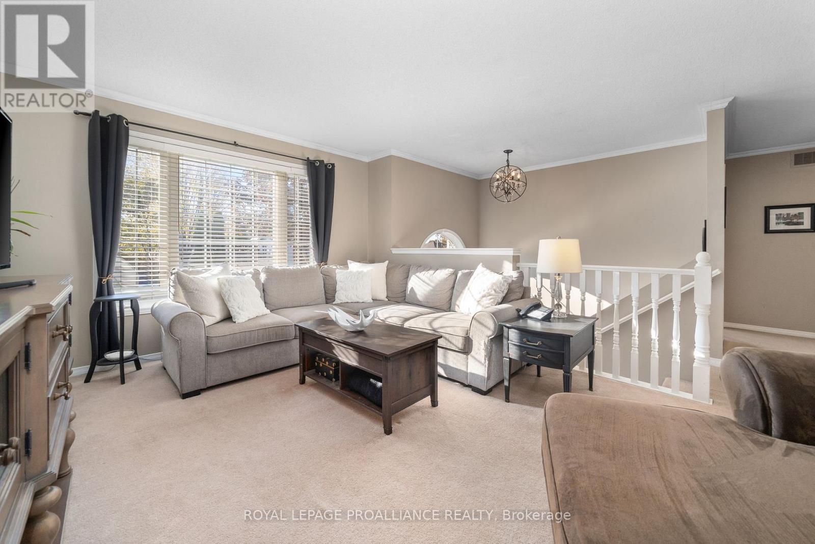 25 Faraday Gardens, Belleville, Ontario  K8P 5J5 - Photo 6 - X12687414