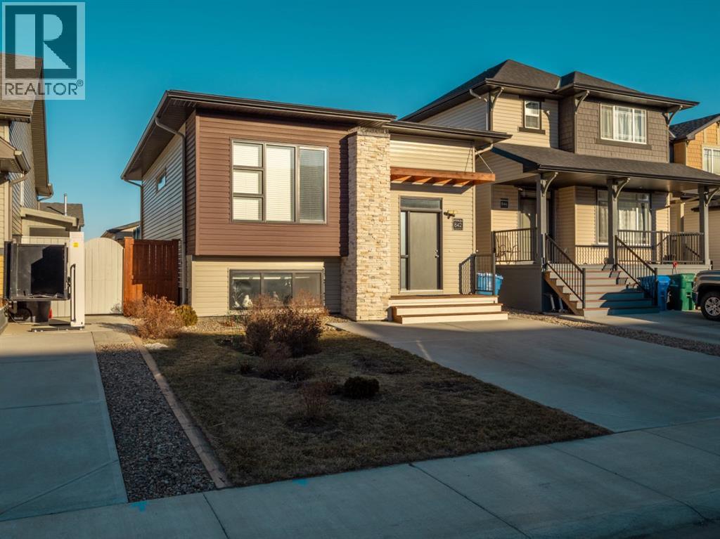 842 Greywolf Run N, Lethbridge, Alberta  T1H 7G6 - Photo 1 - A2277332