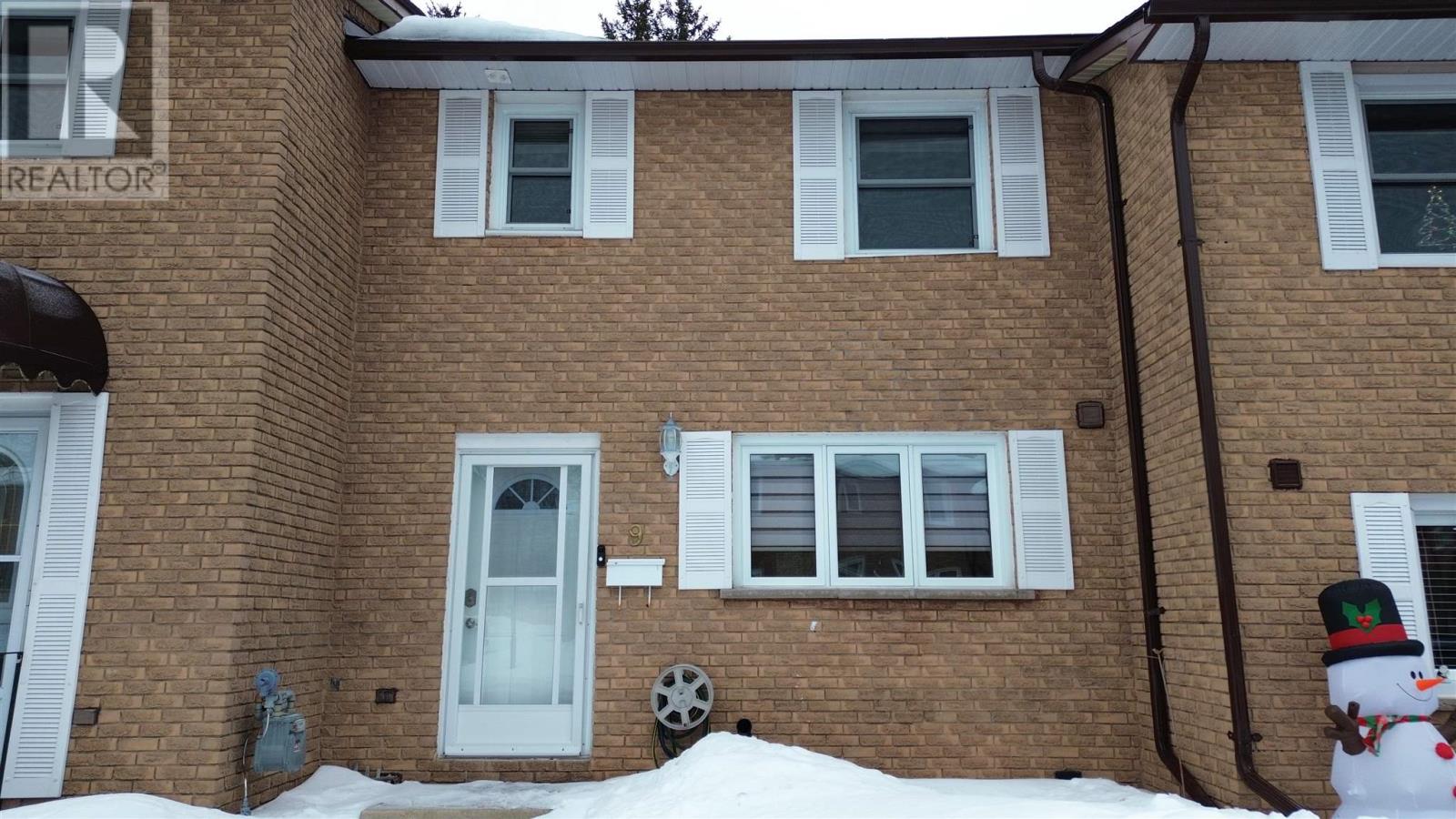 9 Frame Cres, Elliot Lake, Ontario  P5A 2S4 - Photo 2 - SM260082