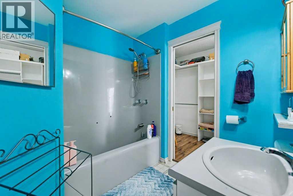 29 Erin Green Way Se, Calgary, Alberta  T2B 3C2 - Photo 16 - A2278541