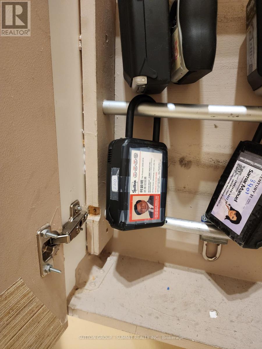 2110 - 3939 Duke Of York Boulevard, Mississauga, Ontario  L5B 4N2 - Photo 9 - W12676004