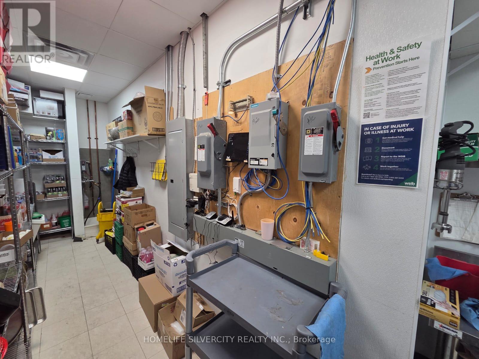 101 - 358 Speers Road, Oakville, Ontario  L6K 3R9 - Photo 6 - W12678084