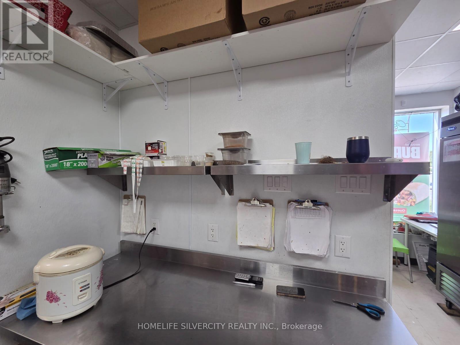 101 - 358 Speers Road, Oakville, Ontario  L6K 3R9 - Photo 7 - W12678084