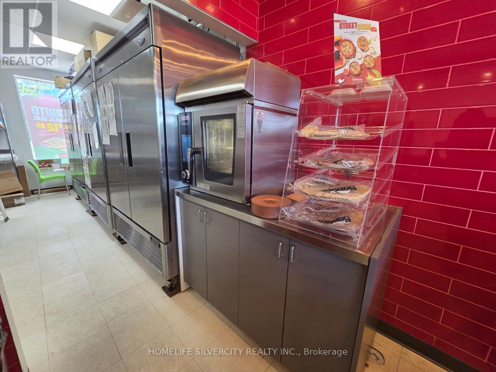 101 - 358 Speers Road, Oakville, Ontario  L6K 3R9 - Photo 3 - W12678084