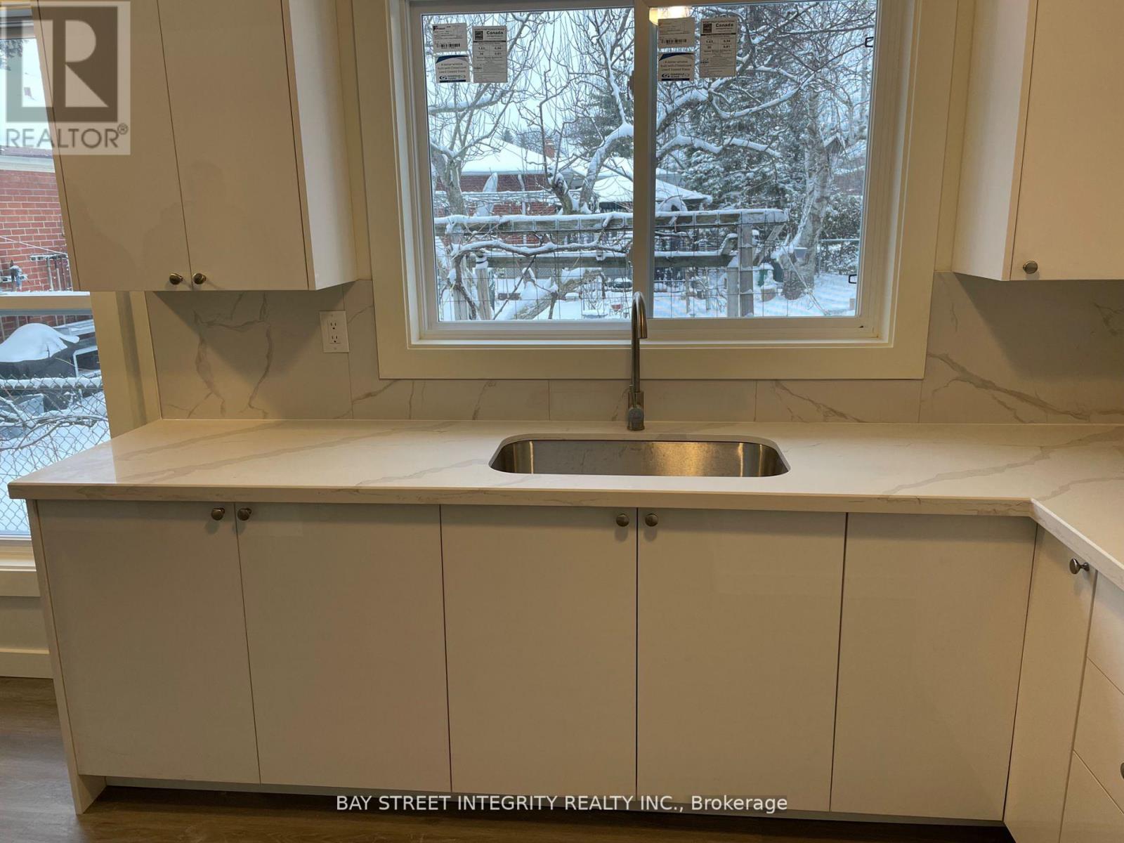 43 Fairglen Avenue, Toronto, Ontario  M1T 1G8 - Photo 6 - E12430575