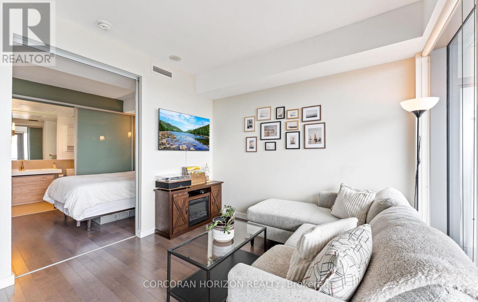 2105 - 70 Distillery Lane, Toronto, Ontario  M5A 0E3 - Photo 8 - C12687446