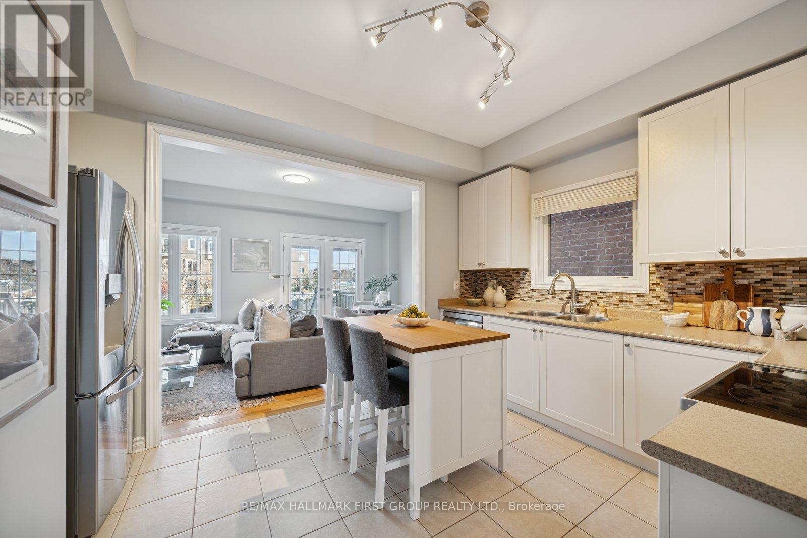 35 Beckett Crescent, Clarington, Ontario  L1E 3J4 - Photo 3 - E12687464