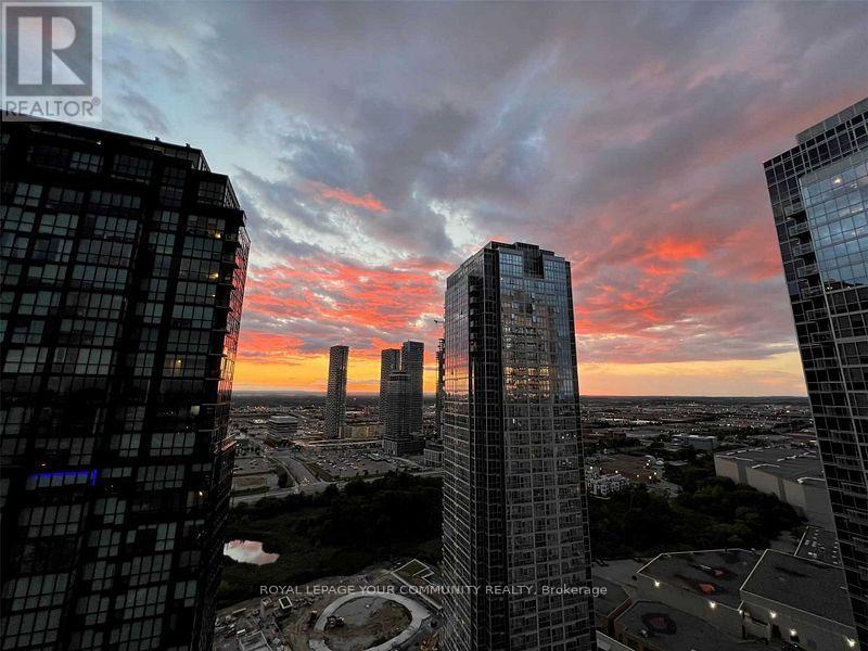 2805 - 2900 Highway 7 Road, Vaughan, Ontario  L4C 0G3 - Photo 2 - N12687384