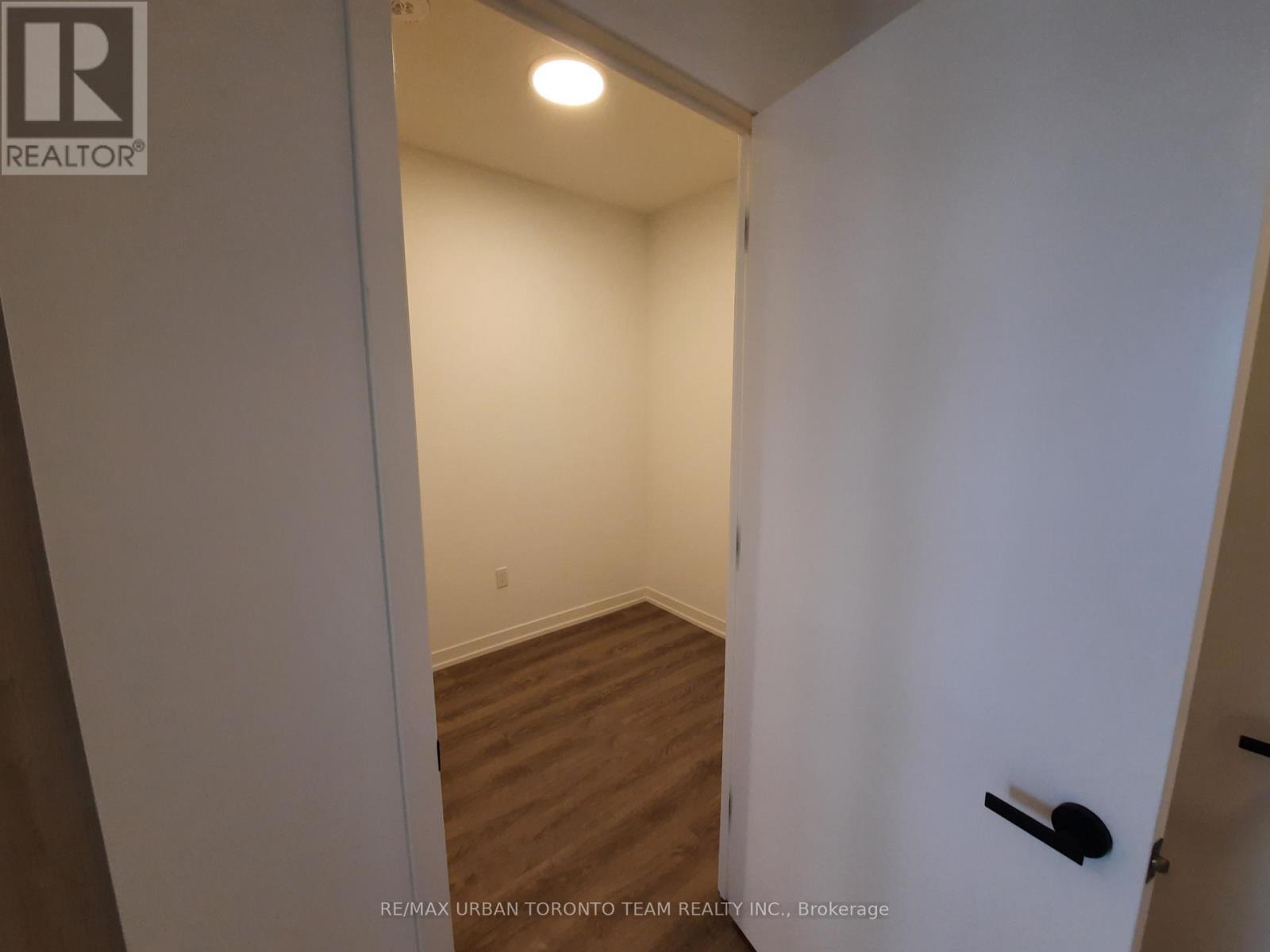 915 - 8 Interchange Way, Vaughan, Ontario  L4K 5Z7 - Photo 11 - N12687424