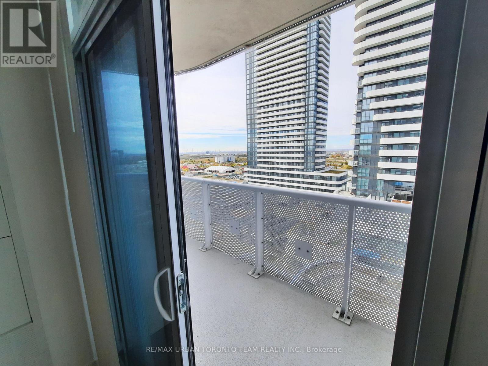 915 - 8 Interchange Way, Vaughan, Ontario  L4K 5Z7 - Photo 13 - N12687424