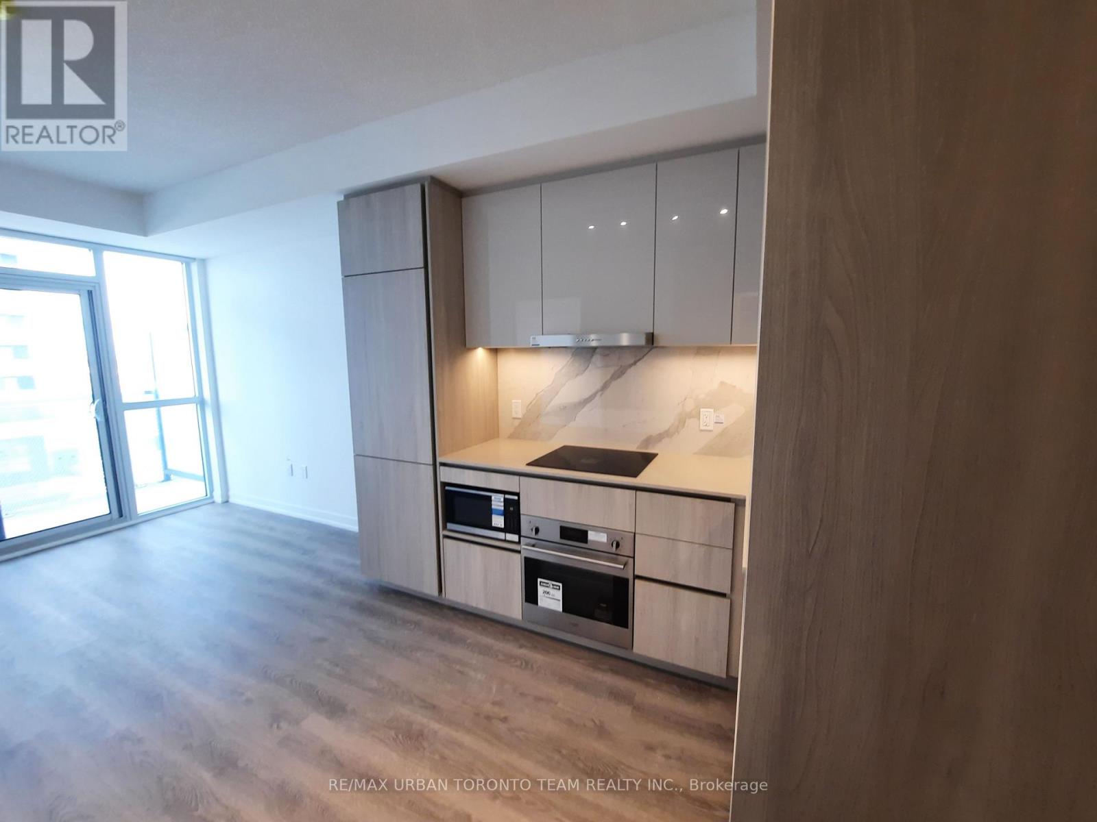 915 - 8 Interchange Way, Vaughan, Ontario  L4K 5Z7 - Photo 2 - N12687424