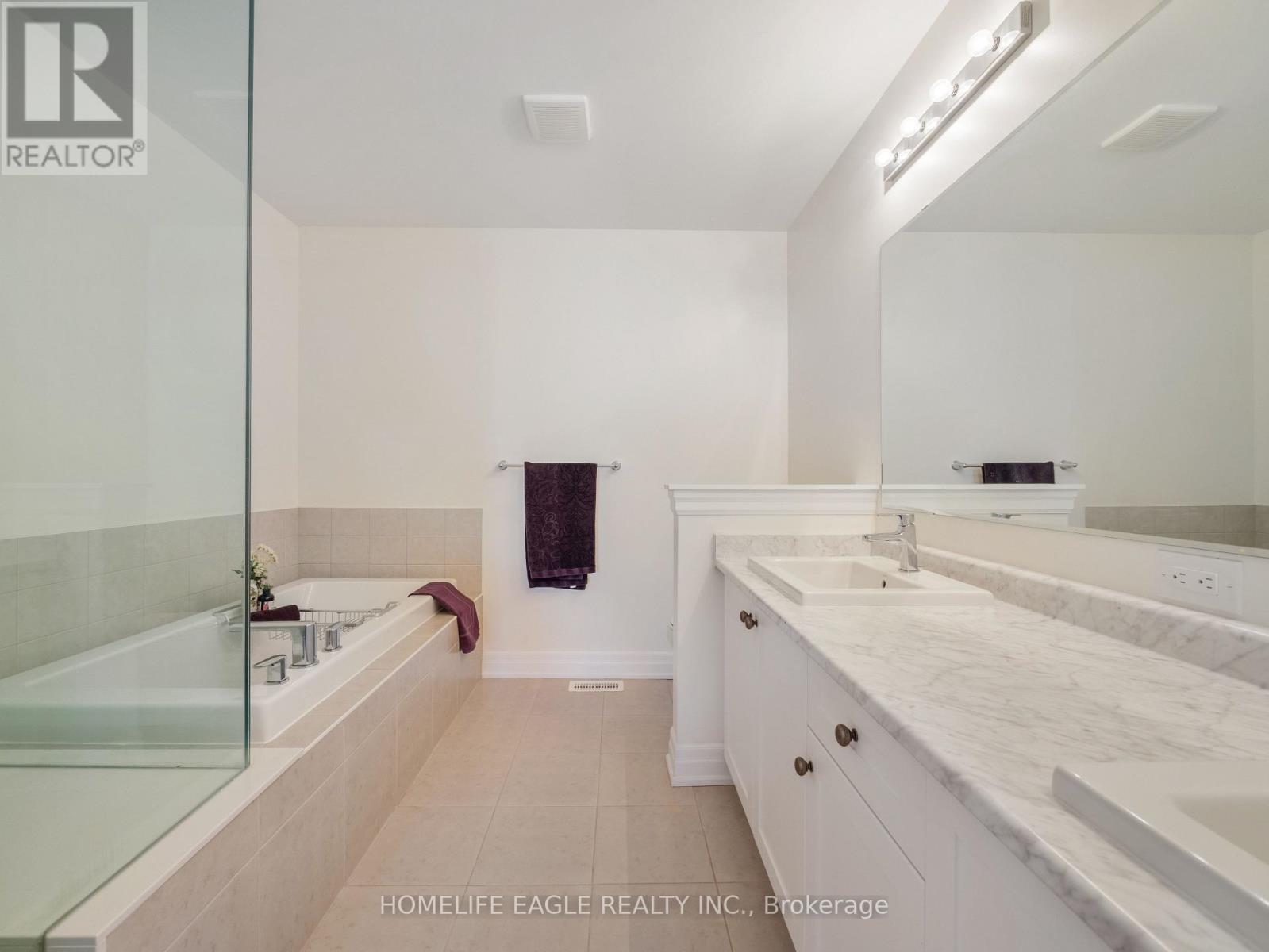 20 Vantage Loop, Newmarket, Ontario  L3X 0K6 - Photo 10 - N12687444