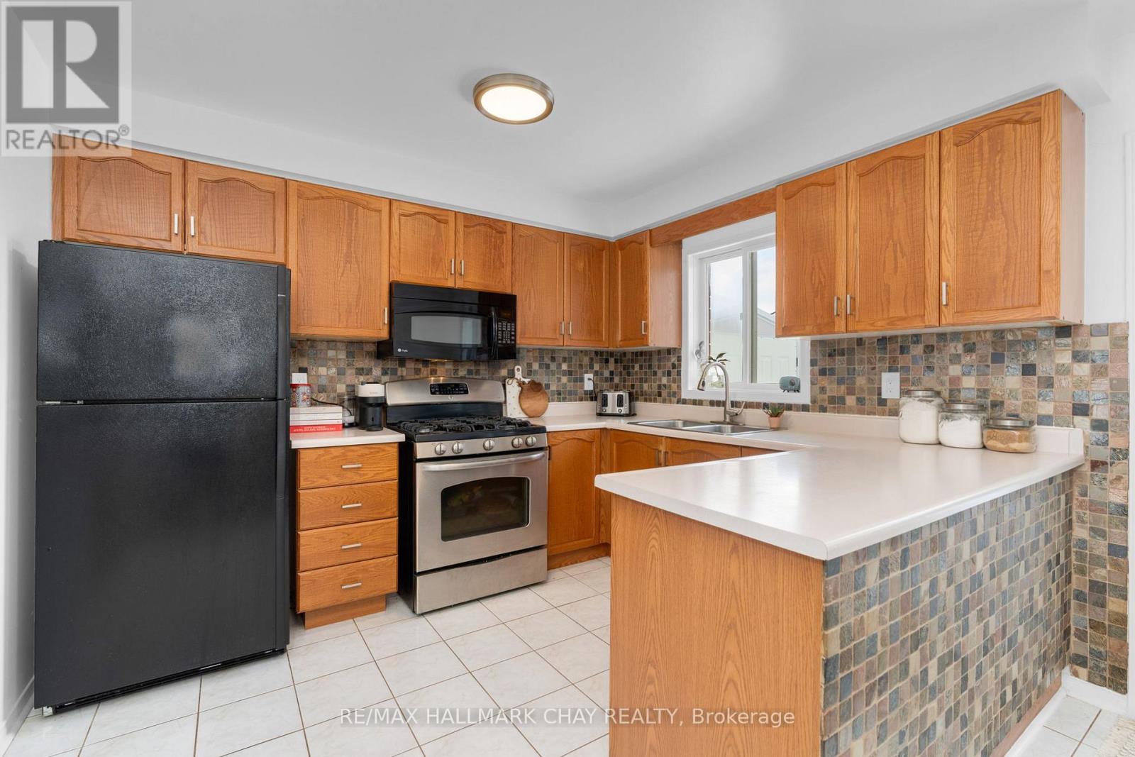 96 Brown Street, Barrie (Holly), Ontario  L4N 7V6 - Photo 12 - S12687470