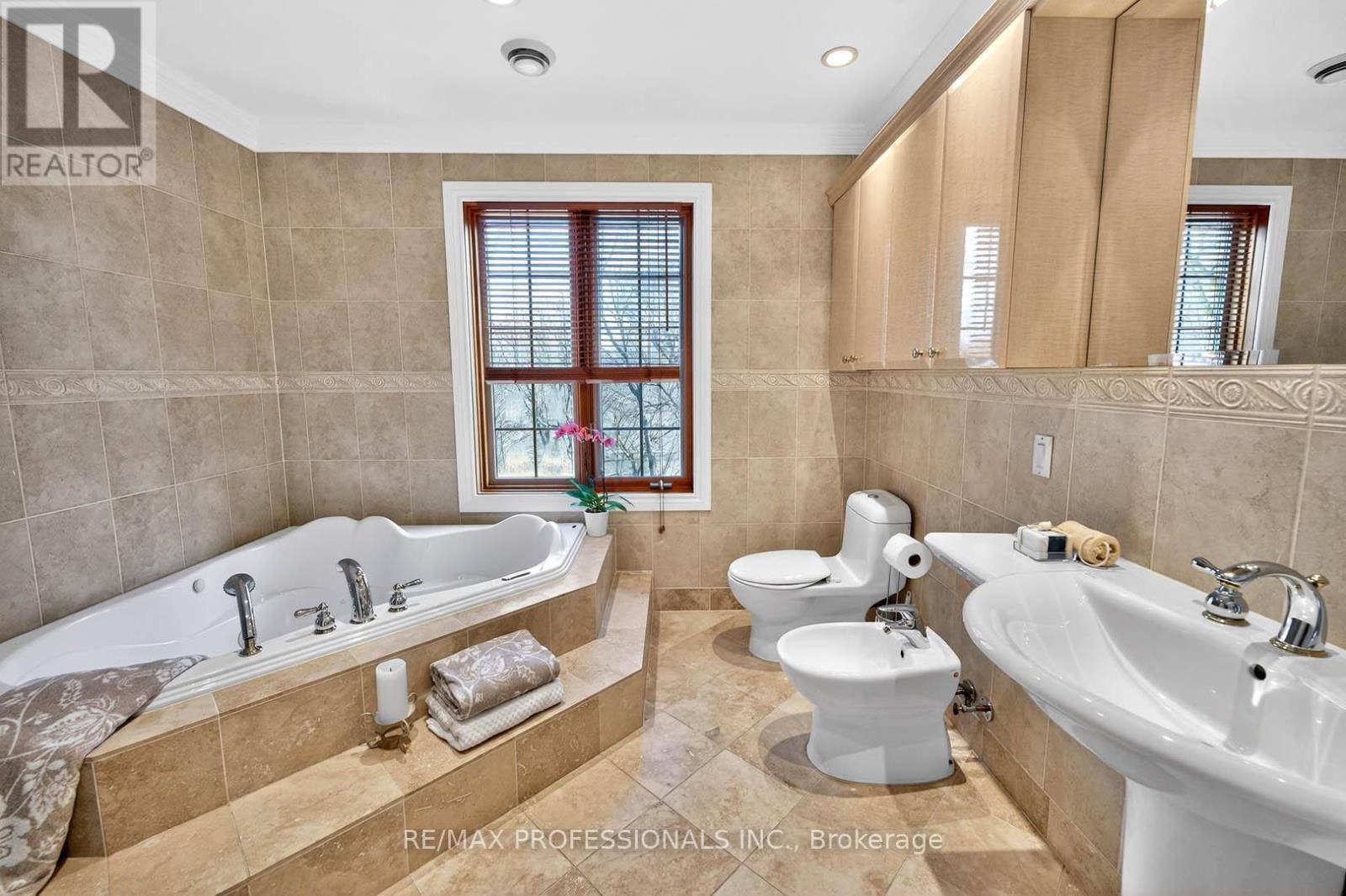 1670 Lincolnshire Boulevard, Mississauga, Ontario  L5E 2S7 - Photo 24 - W12687400