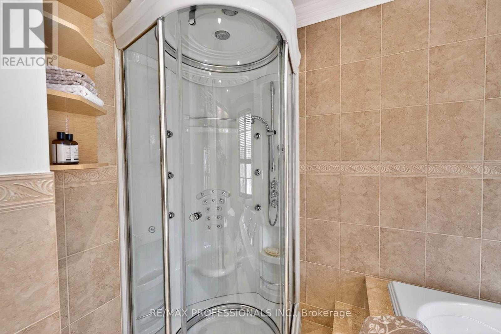 1670 Lincolnshire Boulevard, Mississauga, Ontario  L5E 2S7 - Photo 25 - W12687400