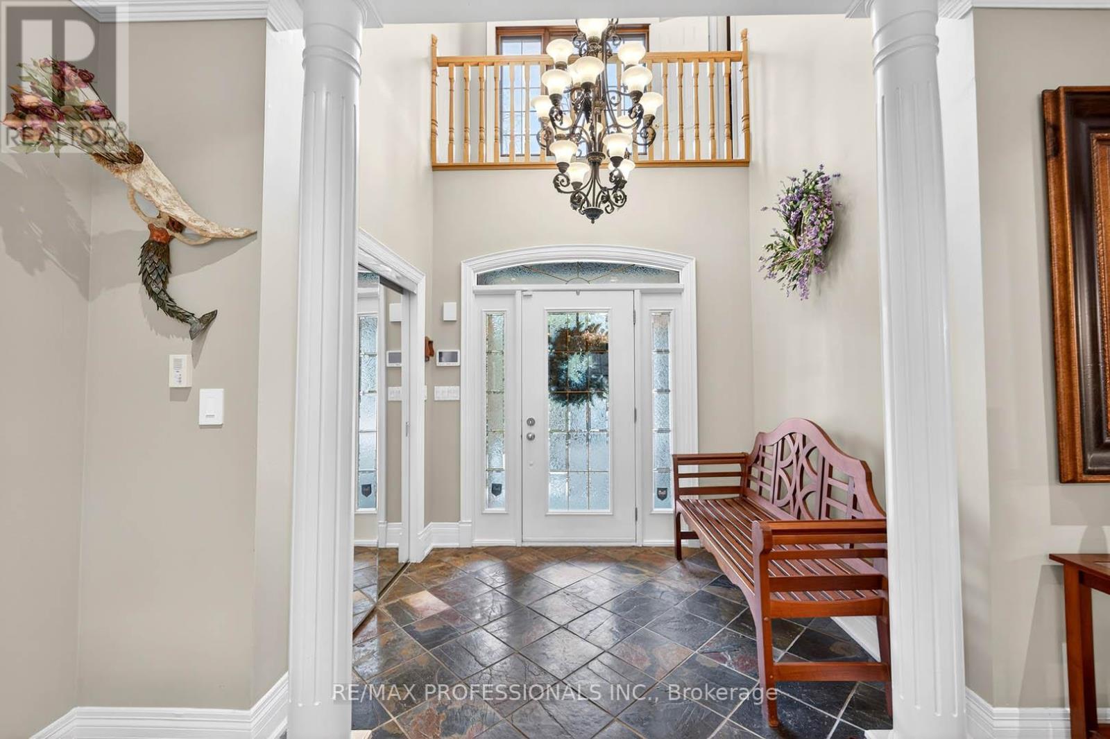 1670 Lincolnshire Boulevard, Mississauga, Ontario  L5E 2S7 - Photo 4 - W12687400