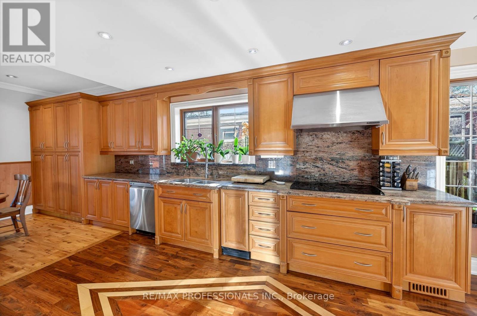 1670 Lincolnshire Boulevard, Mississauga, Ontario  L5E 2S7 - Photo 9 - W12687400