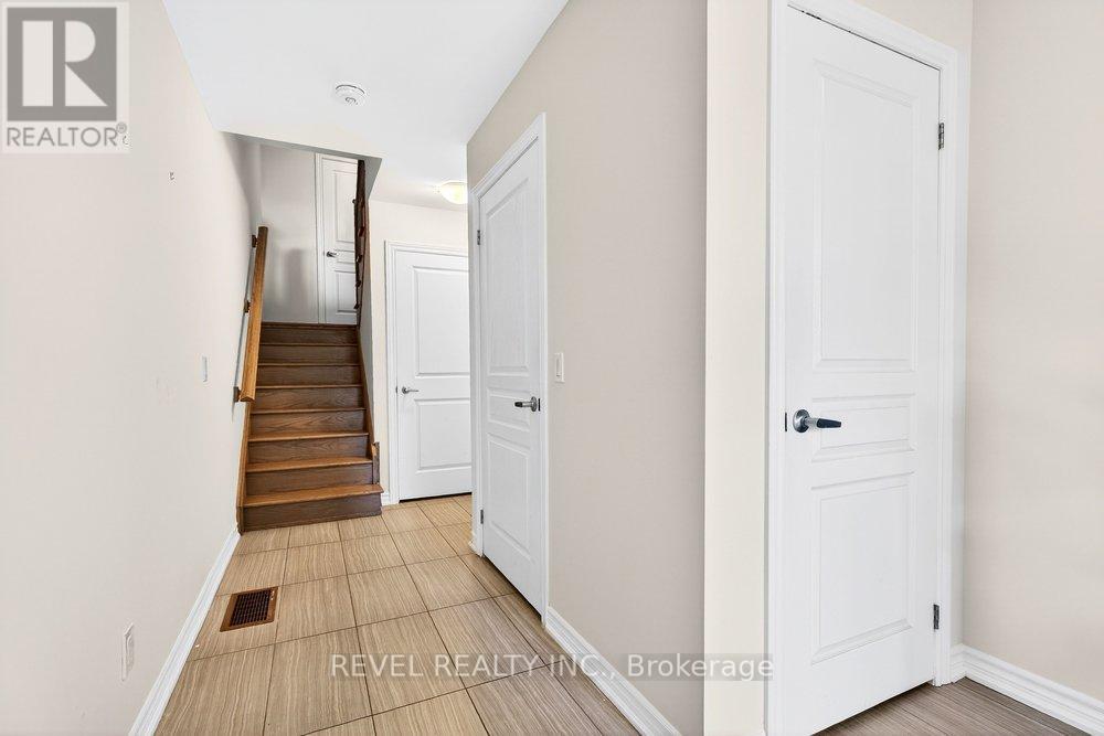 3053 Blacktusk Common, Oakville, Ontario  L6H 0R9 - Photo 4 - W12687404