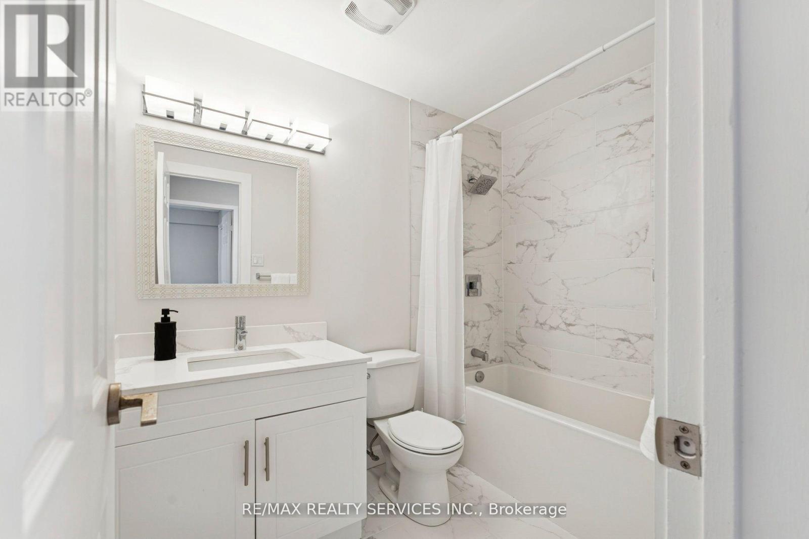 21 Majestic Crescent, Brampton, Ontario  L6S 3N1 - Photo 32 - W12687430