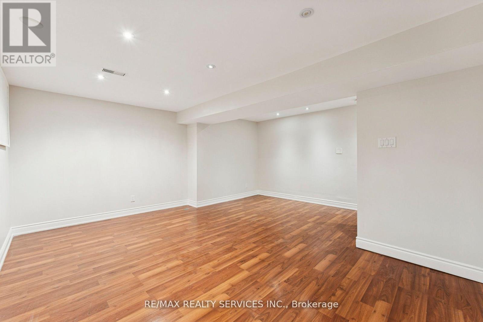 21 Majestic Crescent, Brampton, Ontario  L6S 3N1 - Photo 35 - W12687430