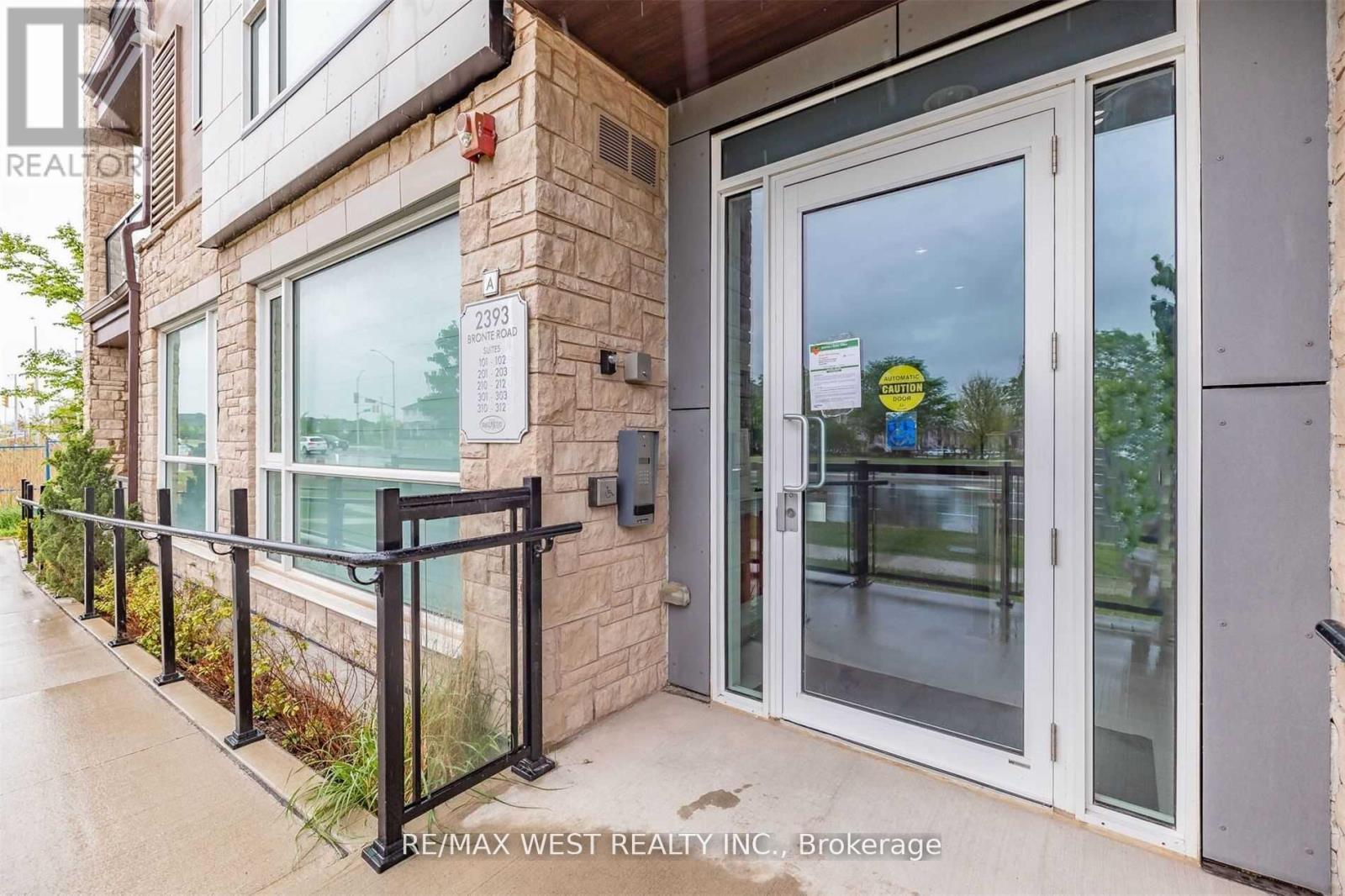 102 - 2393 Bronte Road, Oakville, Ontario  L6M 4J2 - Photo 2 - W12687450