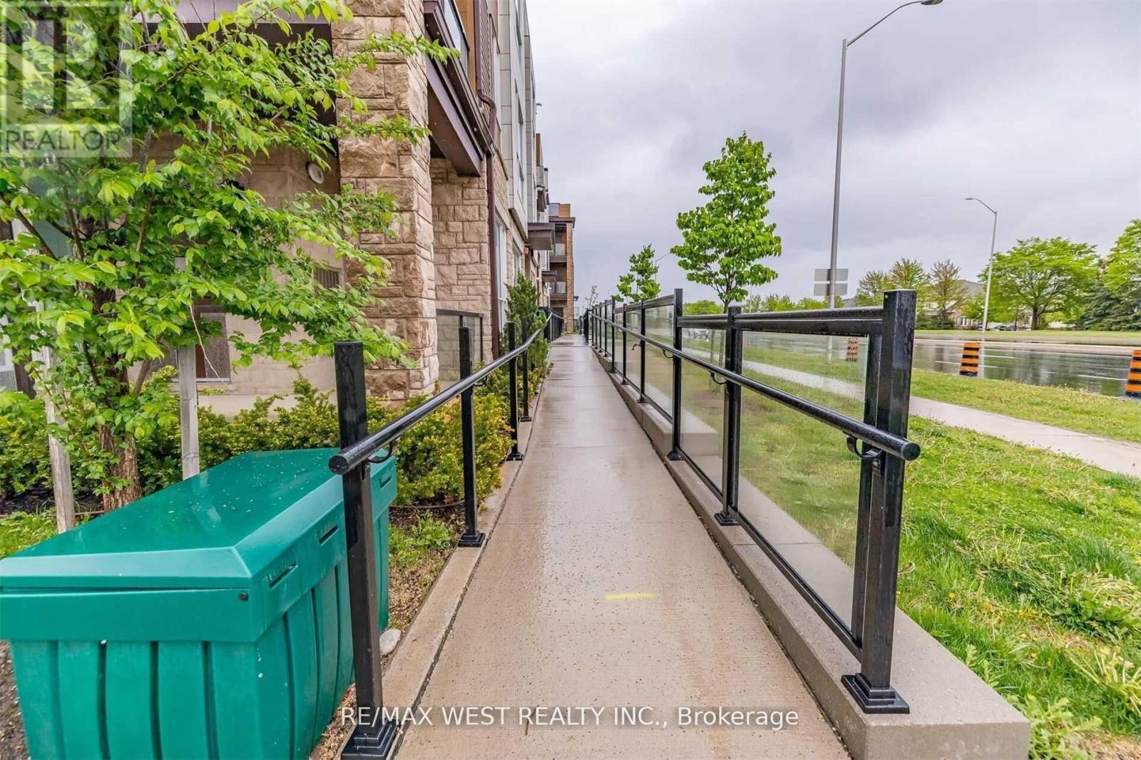 102 - 2393 Bronte Road, Oakville, Ontario  L6M 4J2 - Photo 5 - W12687450