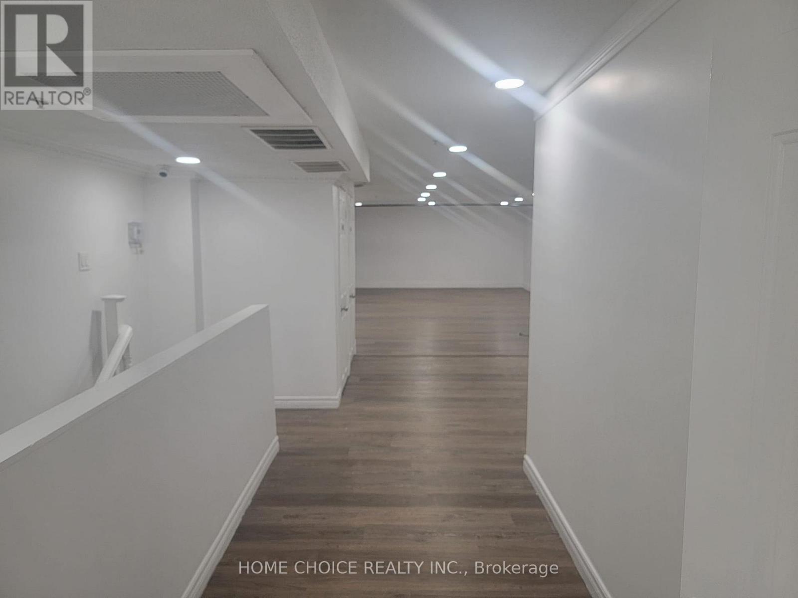 17 (Upper Level) - 1270 Finch Avenue, Toronto, Ontario  M3J 3J7 - Photo 3 - W12687486