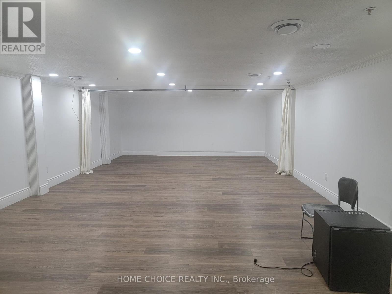 17 (Upper Level) - 1270 Finch Avenue, Toronto, Ontario  M3J 3J7 - Photo 4 - W12687486