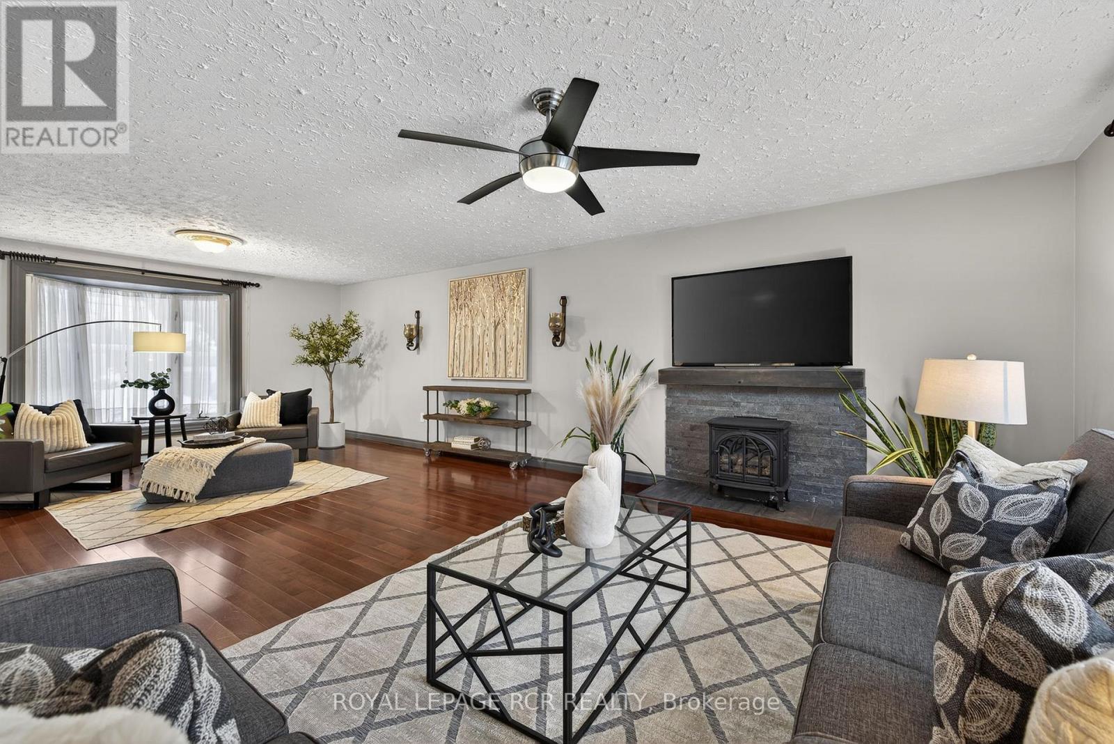 11 Hilltop Drive, Caledon, Ontario  L7C 1K7 - Photo 16 - W12687504