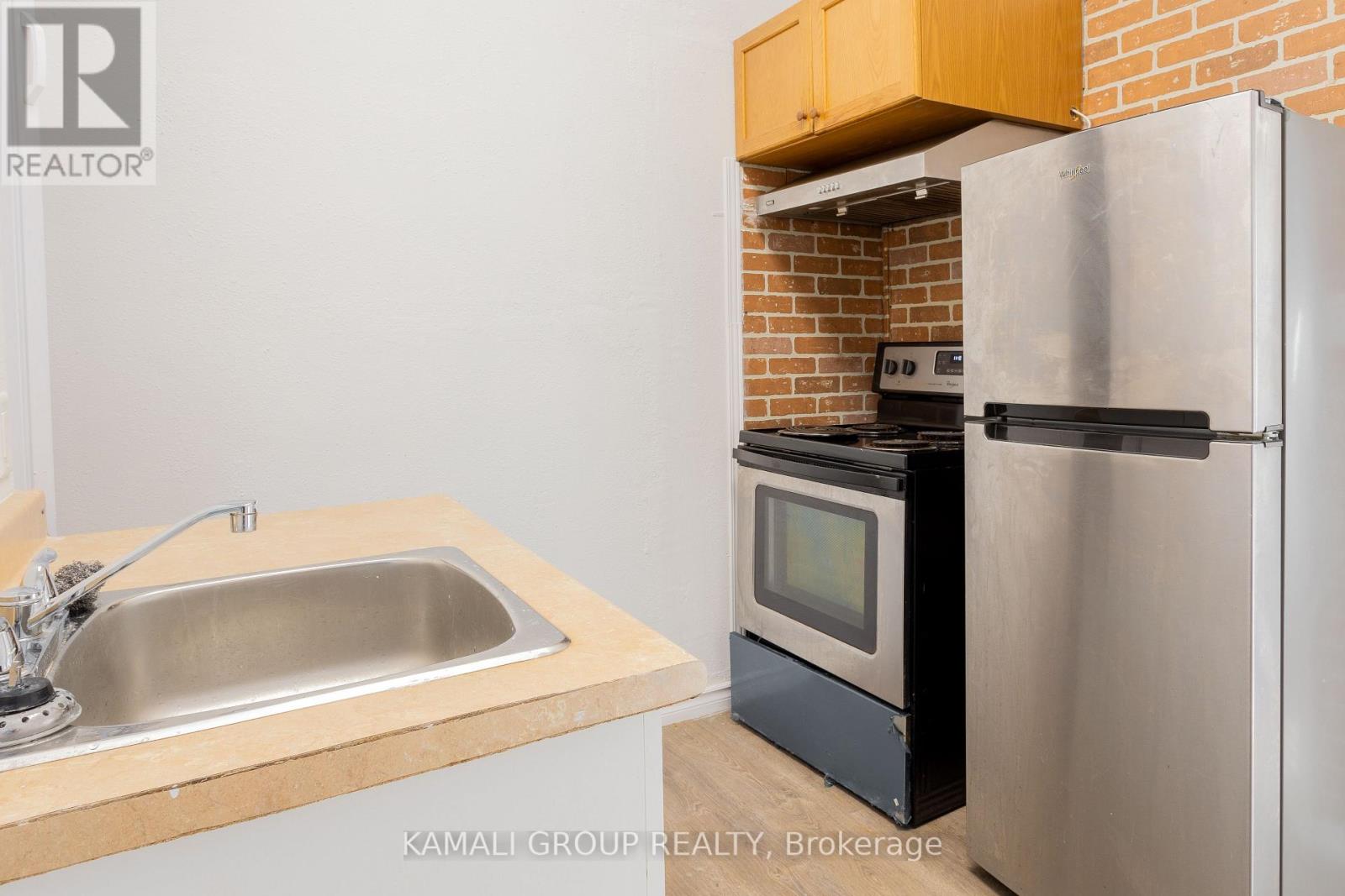 3 - 36 Oakridge Avenue, St. Catharines, Ontario  L2T 2M8 - Photo 3 - X12687476