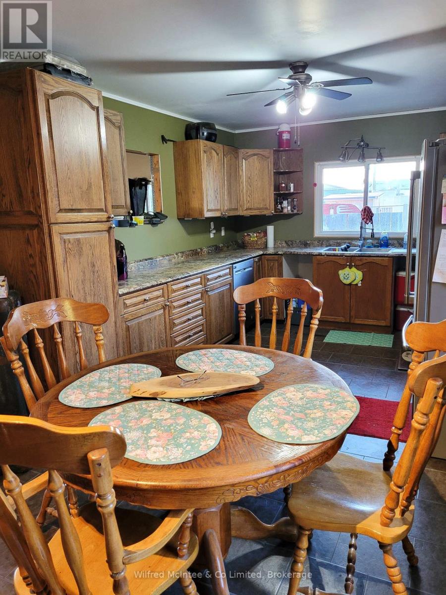 370 Foster Street, Wellington North, Ontario  N0G 2L1 - Photo 15 - X12415870