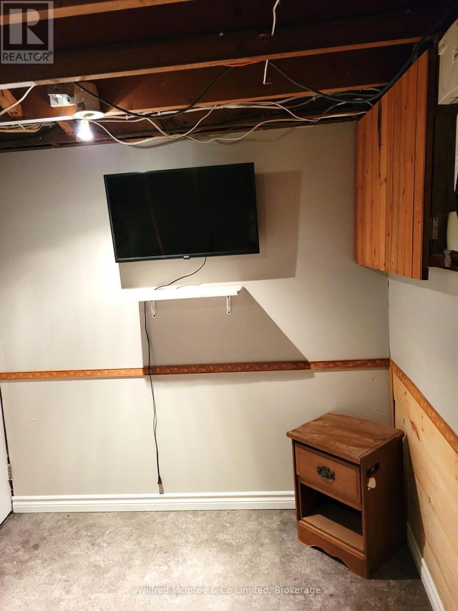 370 Foster Street, Wellington North, Ontario  N0G 2L1 - Photo 33 - X12415870