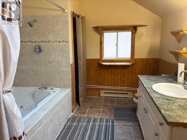 15588 Highway 35, Algonquin Highlands, Ontario  K0M 2K0 - Photo 15 - X12460877