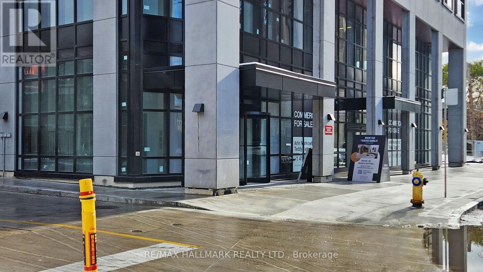 1221 - 181 Sterling Road, Toronto, Ontario  M6R 0B2 - Photo 4 - C12686610