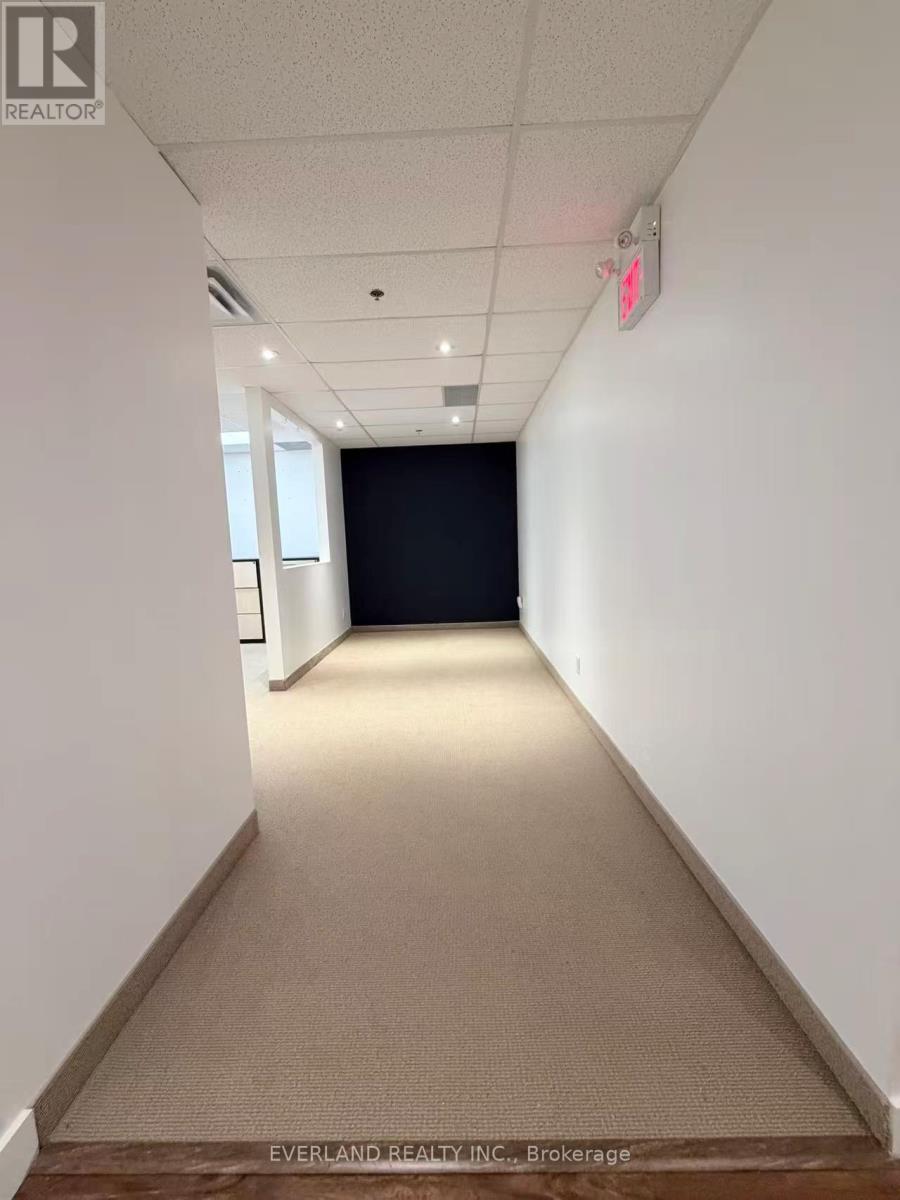 520 Industrial Parkway S, Aurora, Ontario  L4G 3V7 - Photo 2 - N12554472