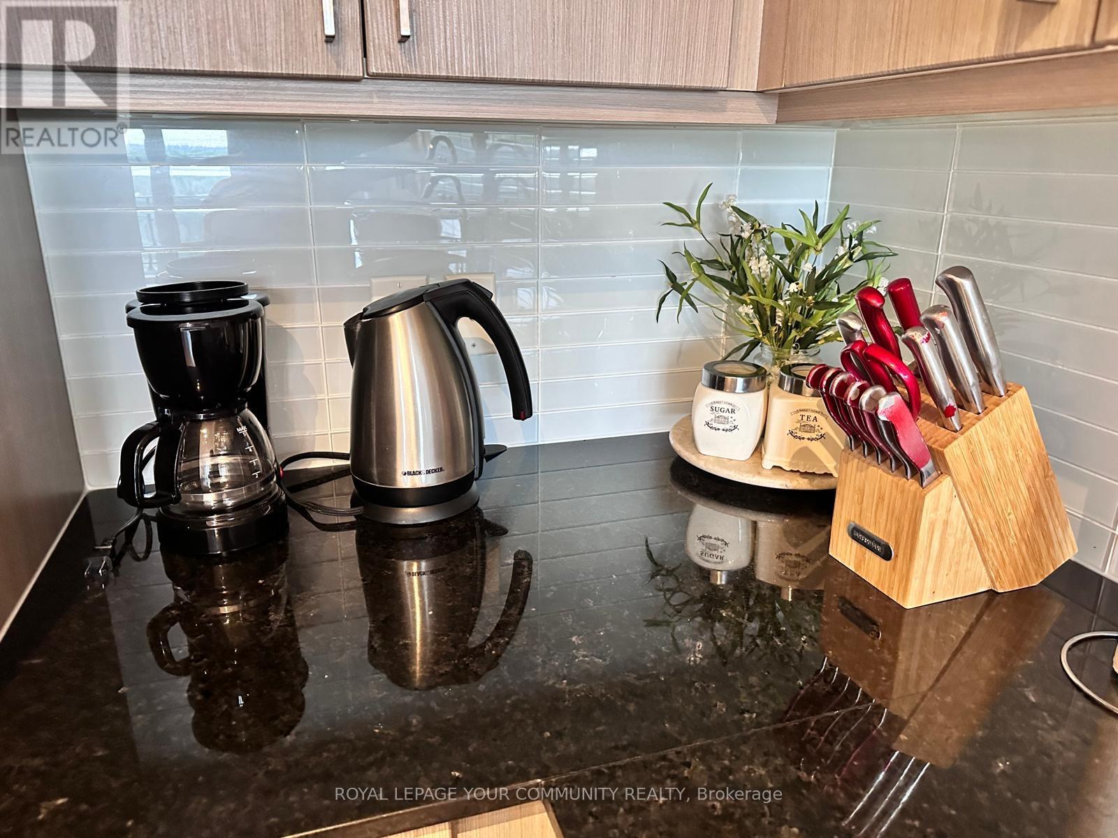 807b - 9600 Yonge Street, Richmond Hill, Ontario  L4C 0X3 - Photo 4 - N12595418