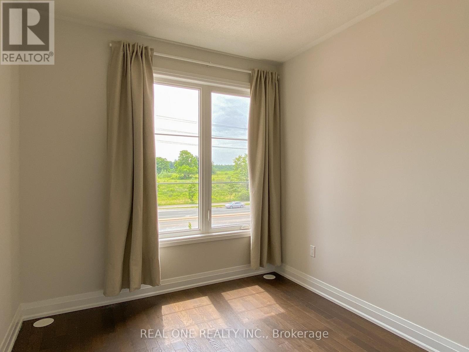 1490 Yellow Rose Circle, Oakville, Ontario  L6M 5L3 - Photo 16 - W12687380