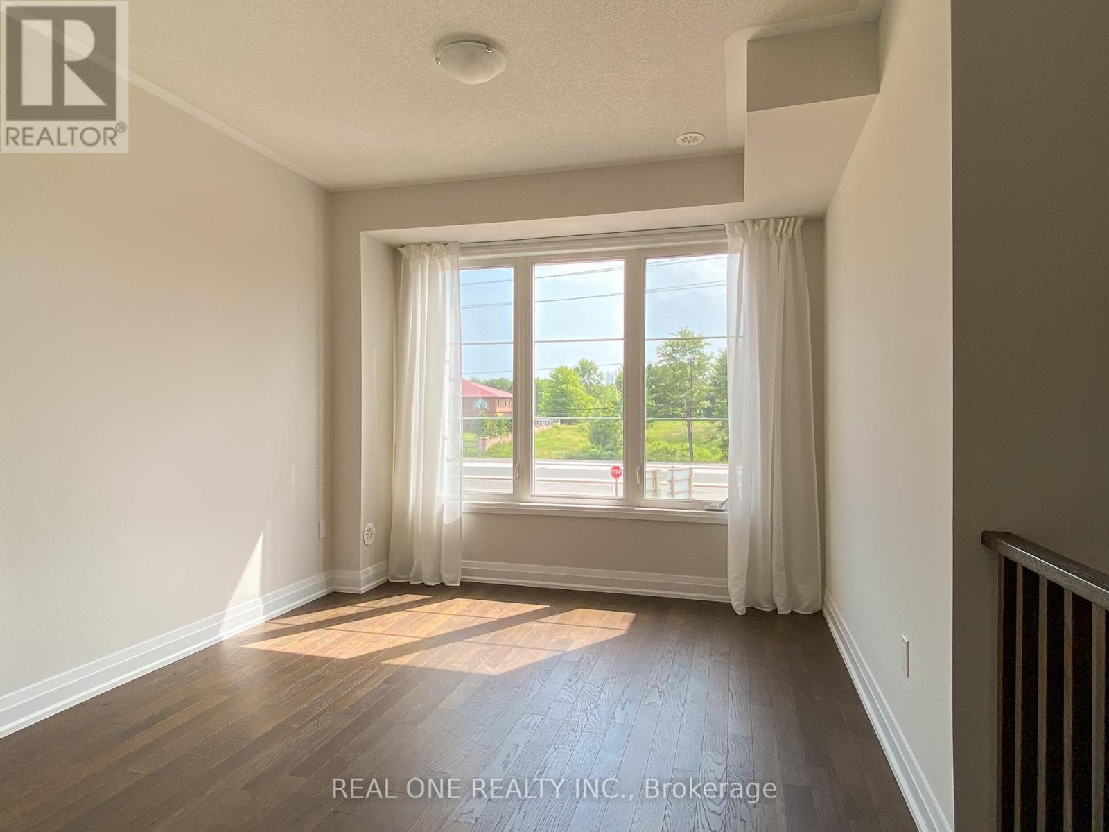 1490 Yellow Rose Circle, Oakville, Ontario  L6M 5L3 - Photo 9 - W12687380