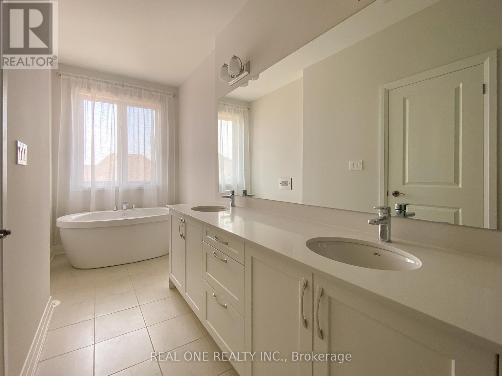 1490 Yellow Rose Circle, Oakville, Ontario  L6M 5L3 - Photo 13 - W12687380