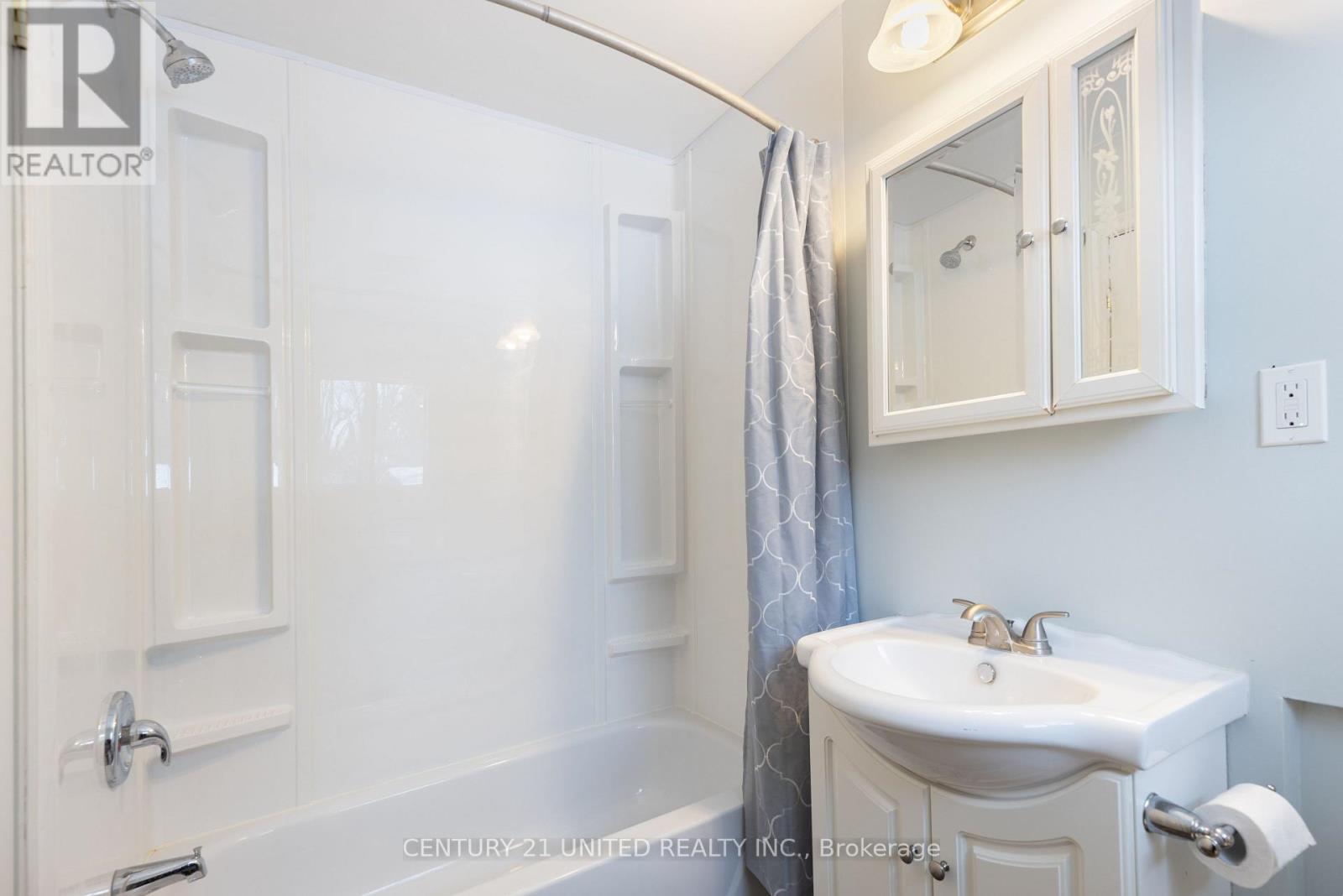 17 Lawrence Street S, Kawartha Lakes, Ontario  K9J 6X3 - Photo 13 - X12687634