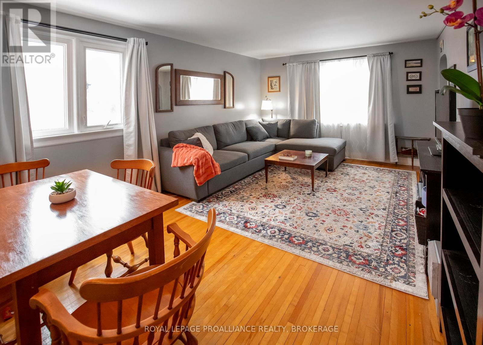 198 Kingscourt Avenue, Kingston, Ontario K7K 4P8 - Photo 2 - X12687540