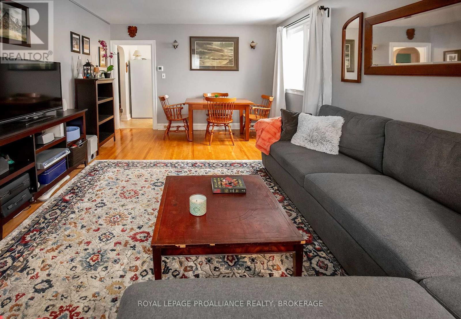 198 Kingscourt Avenue, Kingston, Ontario K7K 4P8 - Photo 3 - X12687540