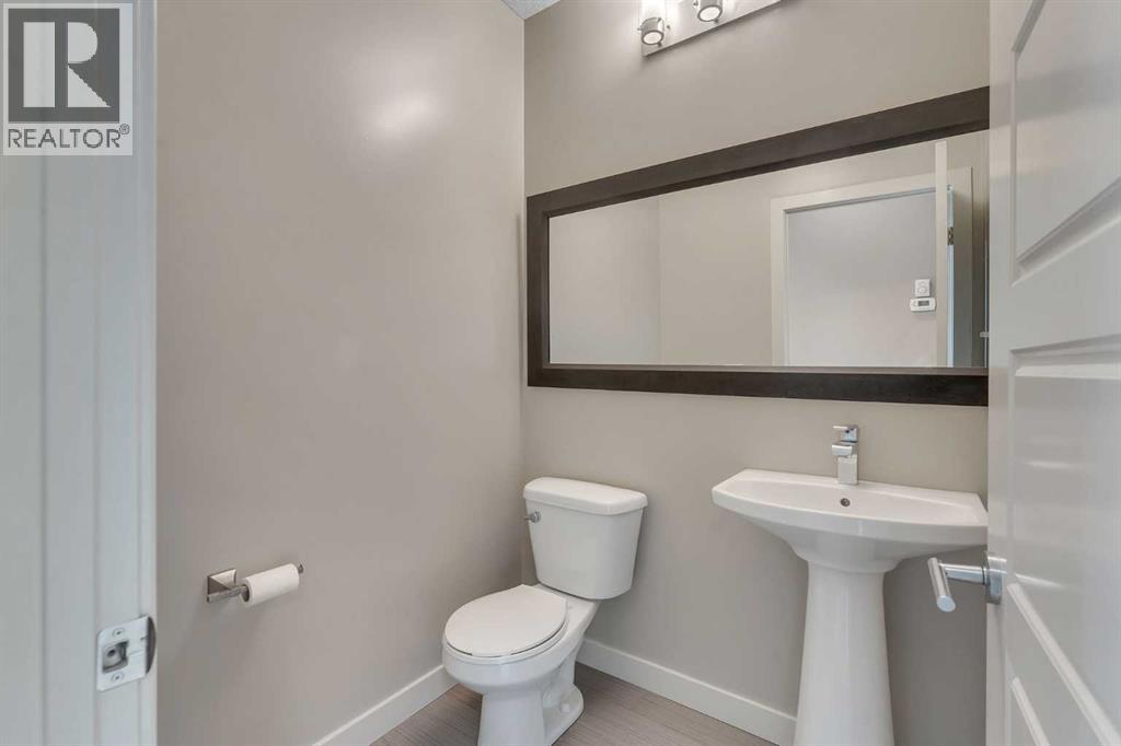 204 Sunset View, Cochrane, Alberta  T4C 0E9 - Photo 23 - A2268934