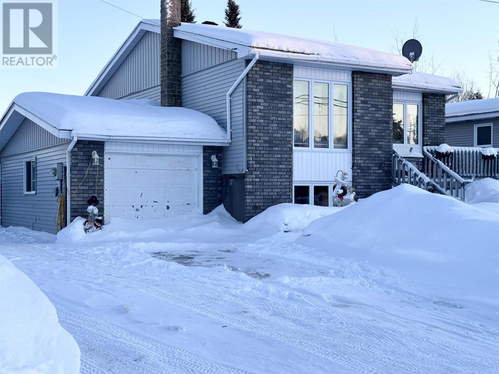 70 Richard St, Chapleau, Ontario  P0M 1K0 - Photo 2 - SM260084