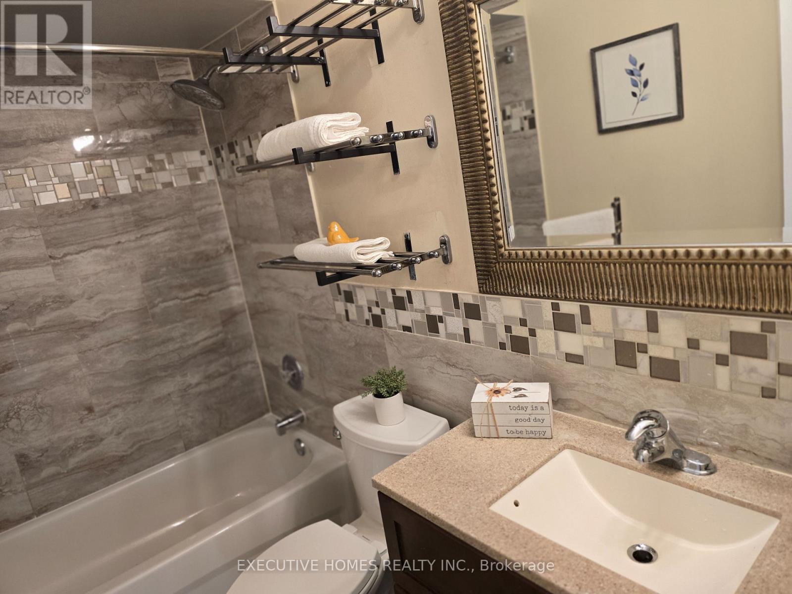 61 Collins Crescent, Brampton, Ontario  L6V 3N1 - Photo 23 - W12672920