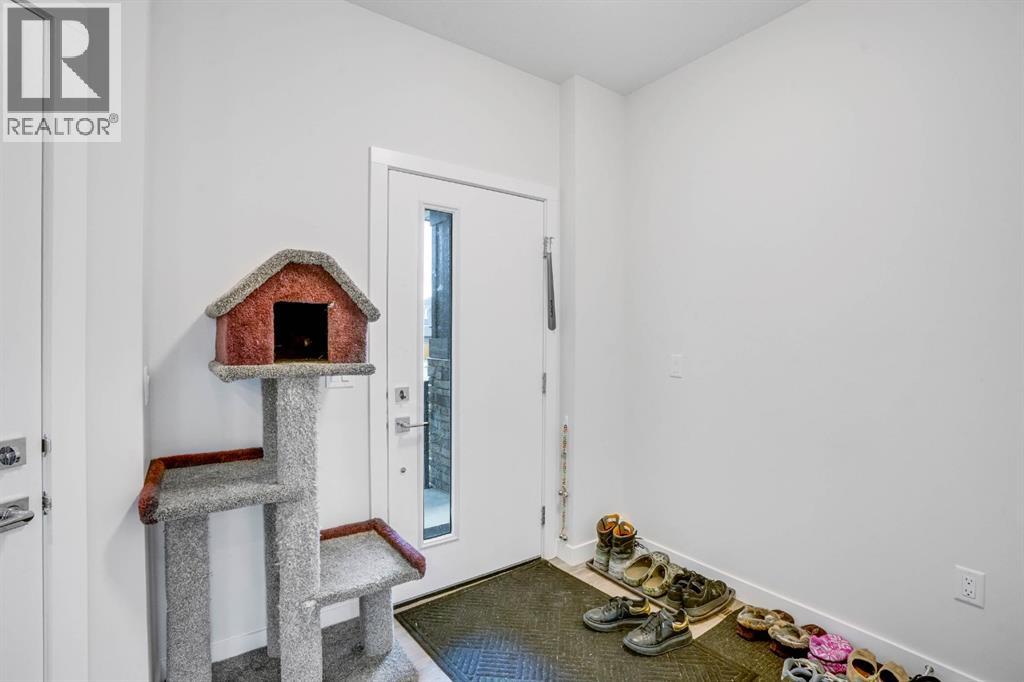 28 Midtown Close Sw, Airdrie, Alberta  T4B 5G9 - Photo 4 - A2277696