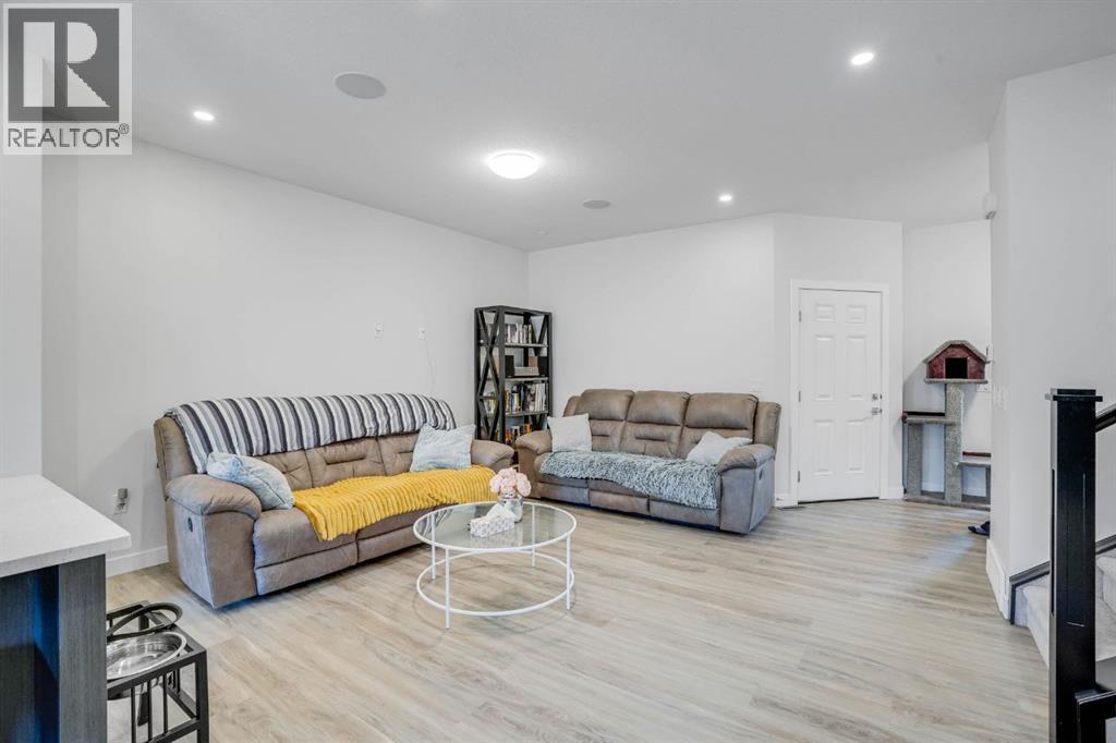 28 Midtown Close Sw, Airdrie, Alberta  T4B 5G9 - Photo 7 - A2277696